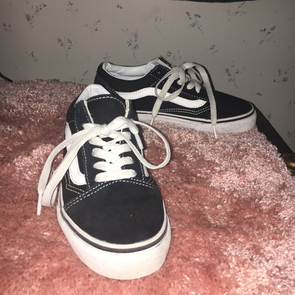 Black old skool vans kids 3.0 us (4.5-5.0 womans)